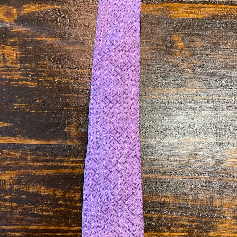 Vineyard Vines men’s tie, hockey